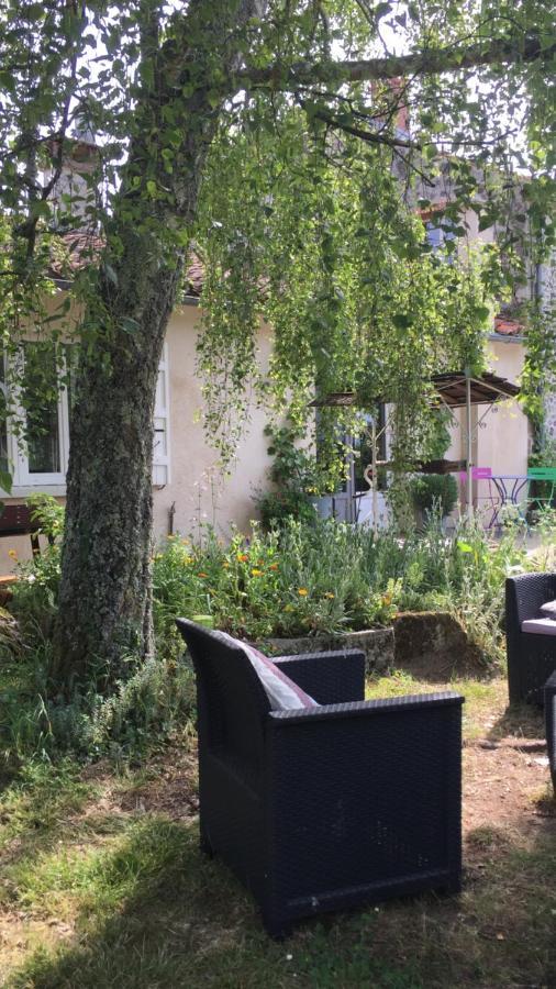 Le Gite Du Petit Renard: A Tranquil Gite With Pool Oradour-Saint-Genest Ngoại thất bức ảnh
